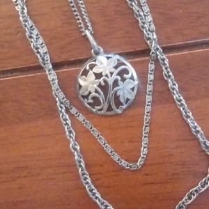 ✳ 4 for 20 Really nice silver necklace